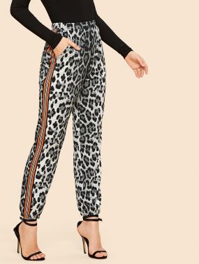 Леопардовые брюки в стиле 70-х годов с контрастным бокам
