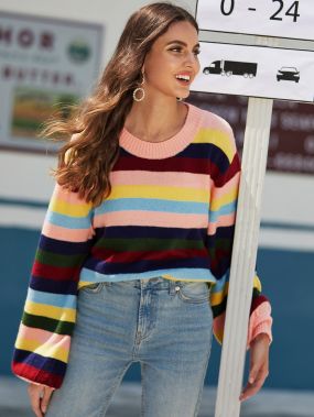 Радужный полосатый свитер с оригинальными рукавами